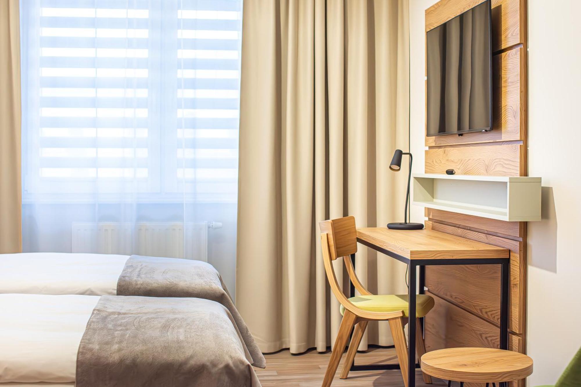 Novy Hotel Zielona Góra Dış mekan fotoğraf