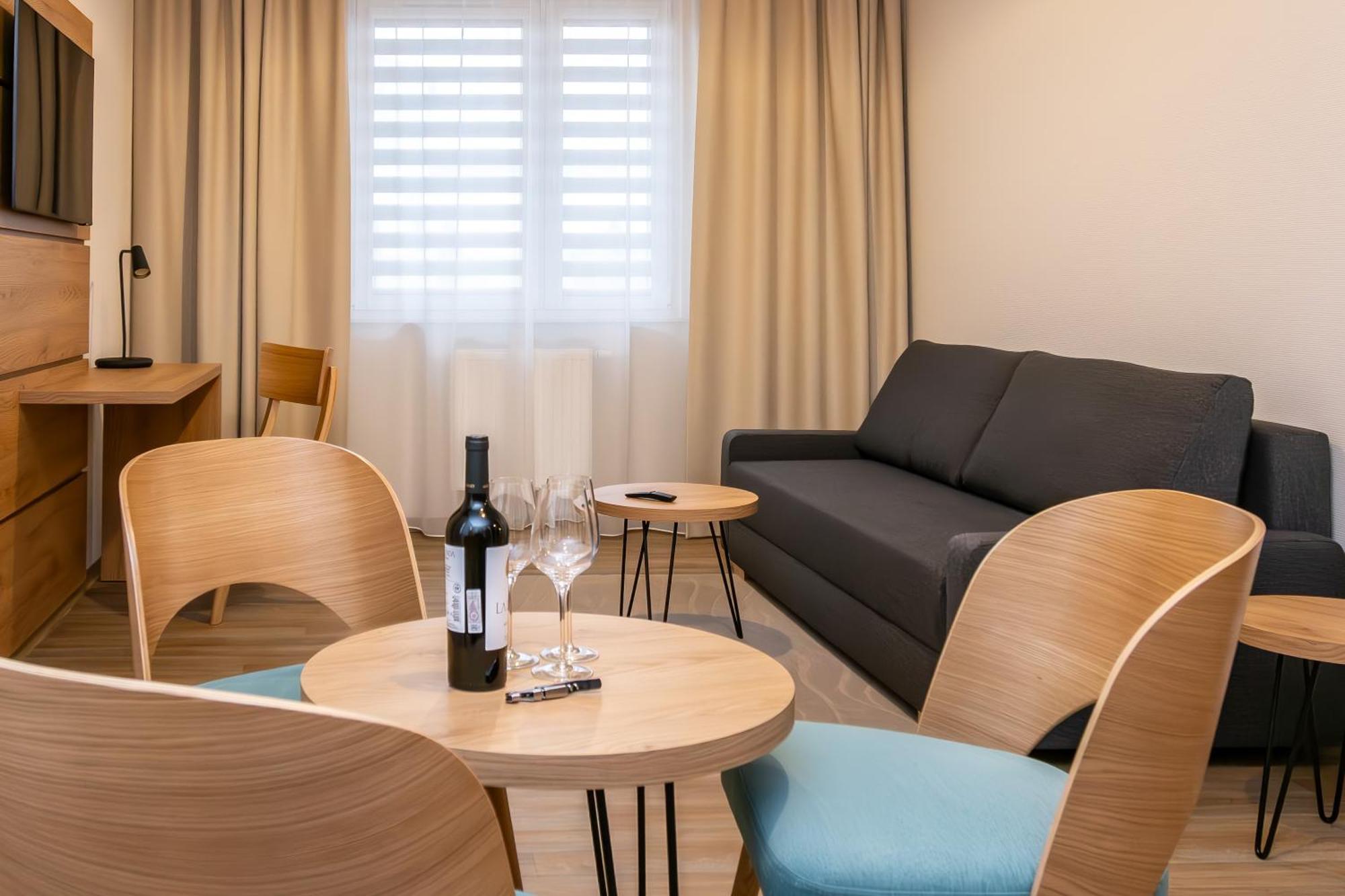 Novy Hotel Zielona Góra Dış mekan fotoğraf