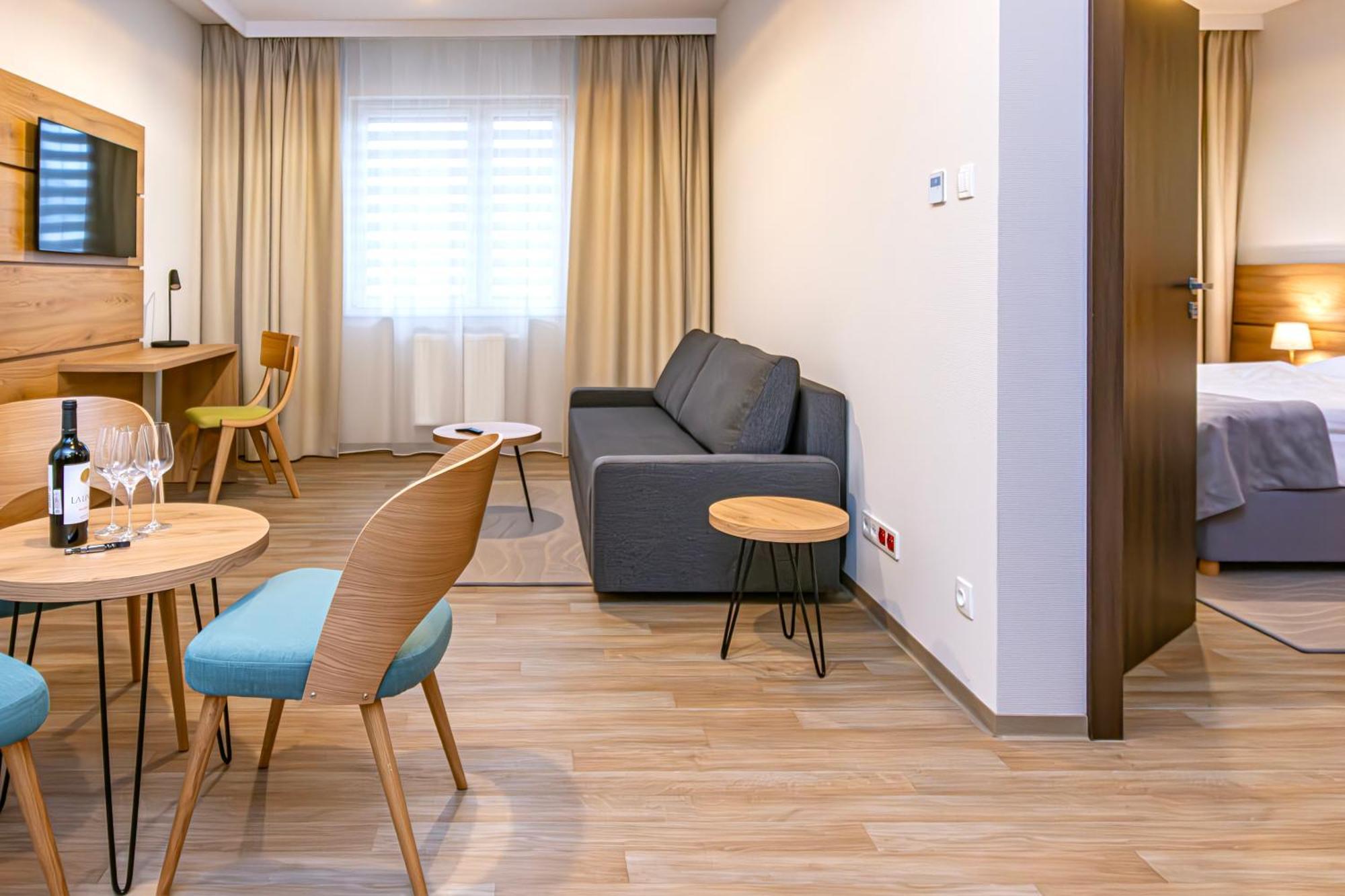 Novy Hotel Zielona Góra Dış mekan fotoğraf