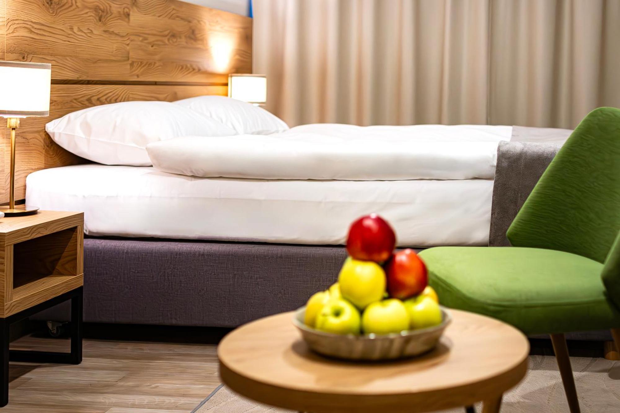 Novy Hotel Zielona Góra Dış mekan fotoğraf