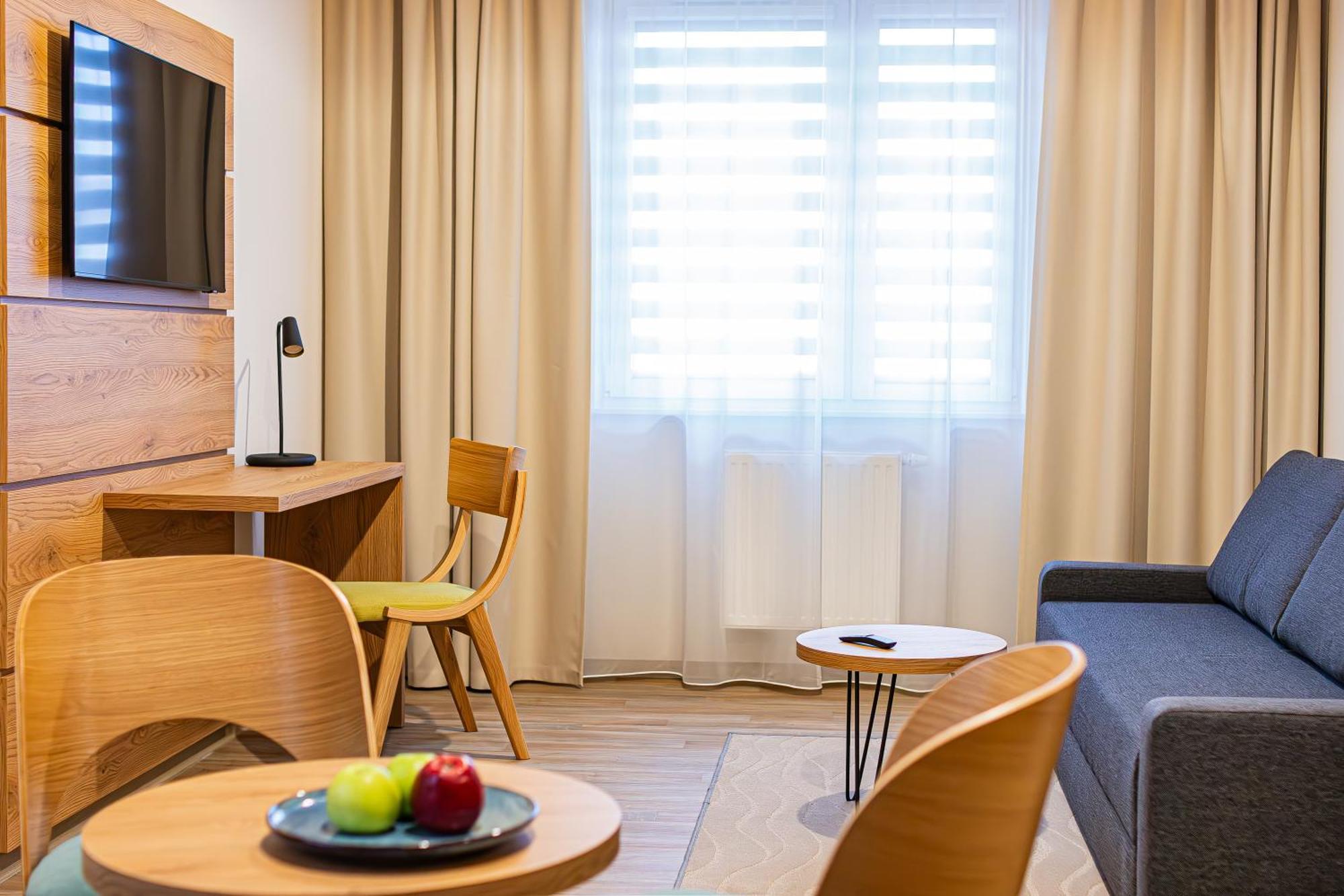 Novy Hotel Zielona Góra Dış mekan fotoğraf
