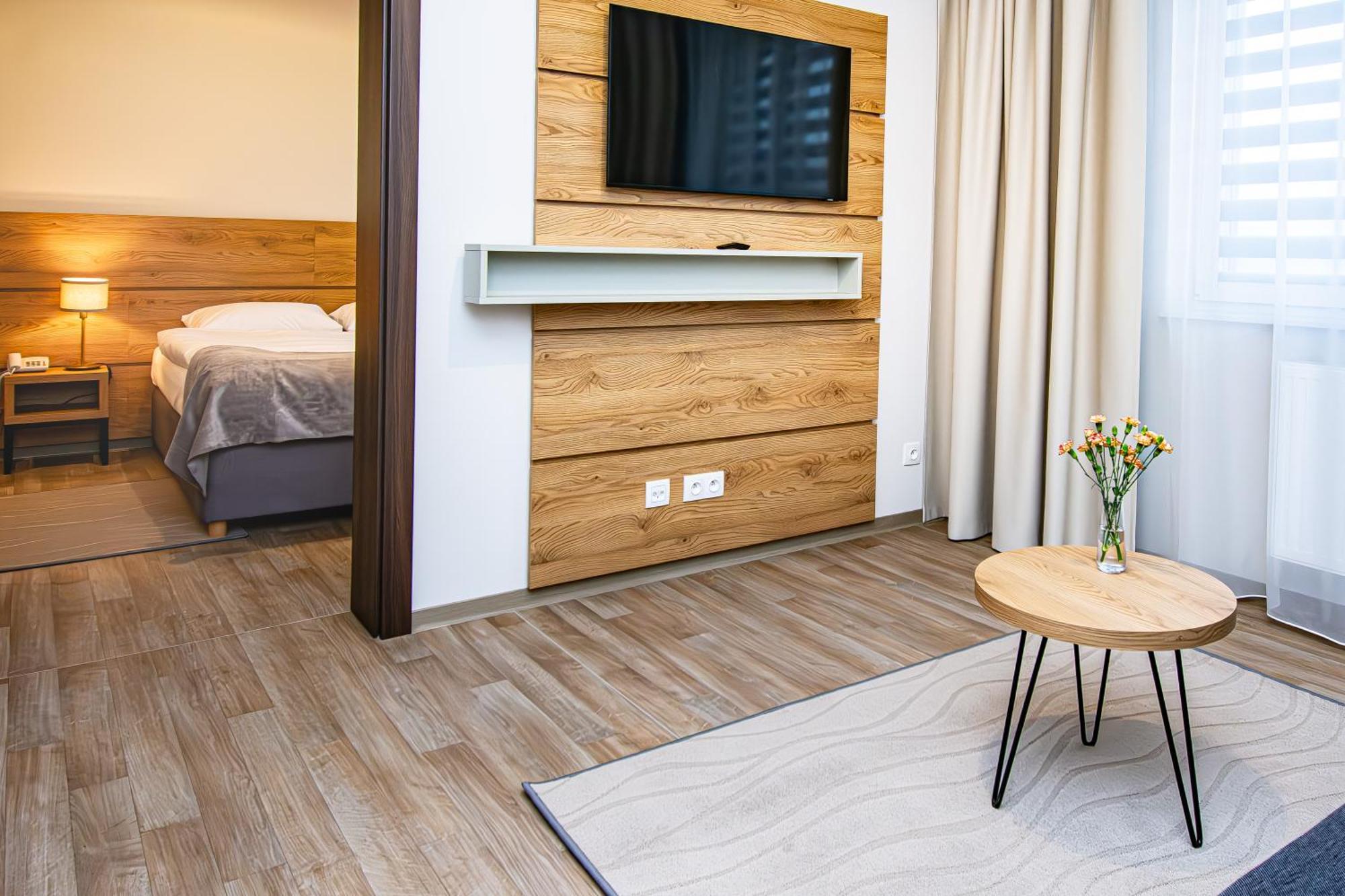 Novy Hotel Zielona Góra Dış mekan fotoğraf