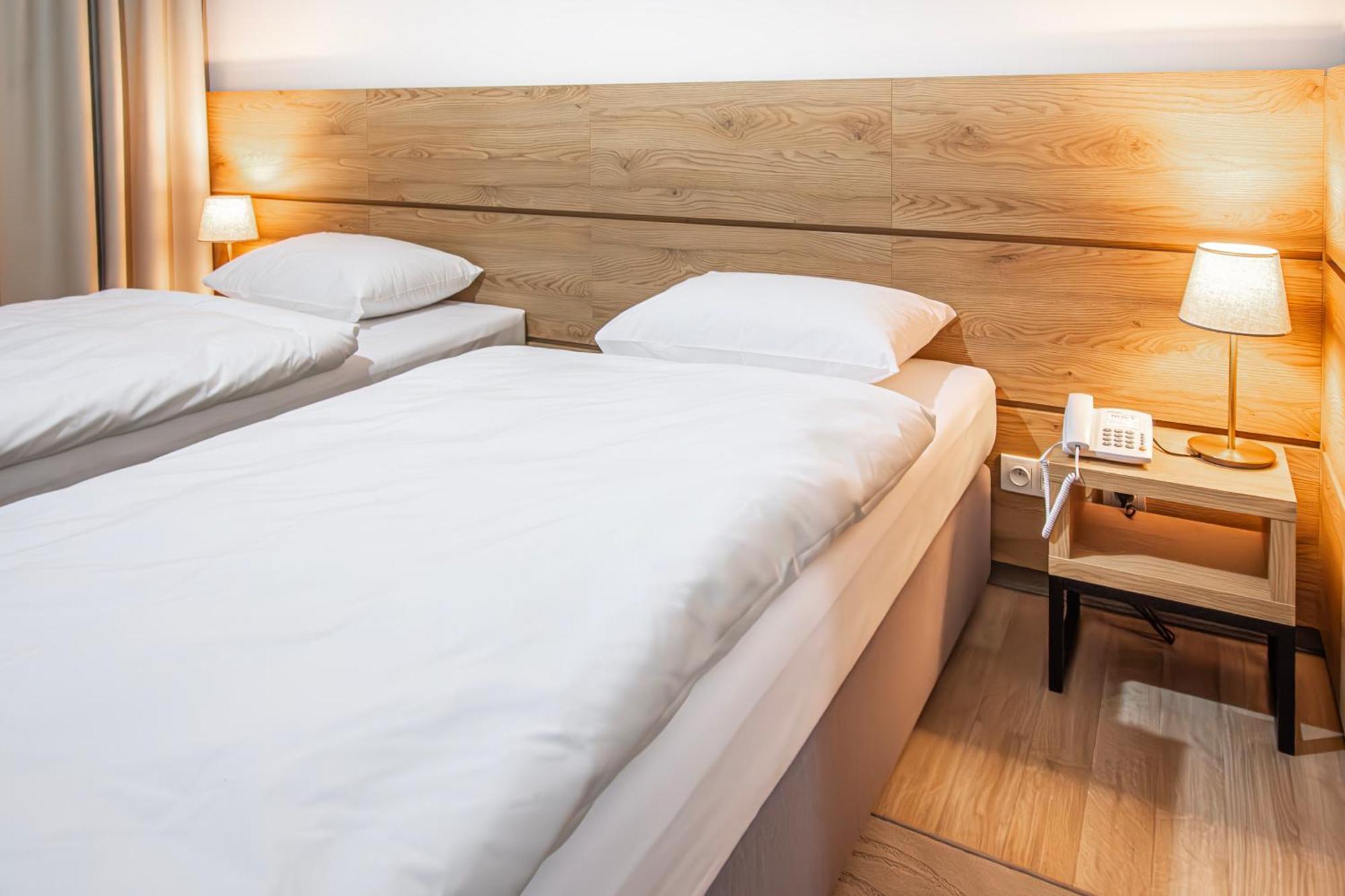 Novy Hotel Zielona Góra Dış mekan fotoğraf